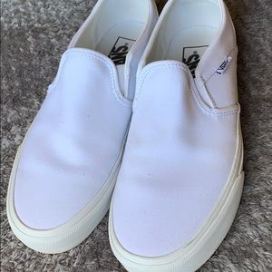 👟white slip on vans👟
